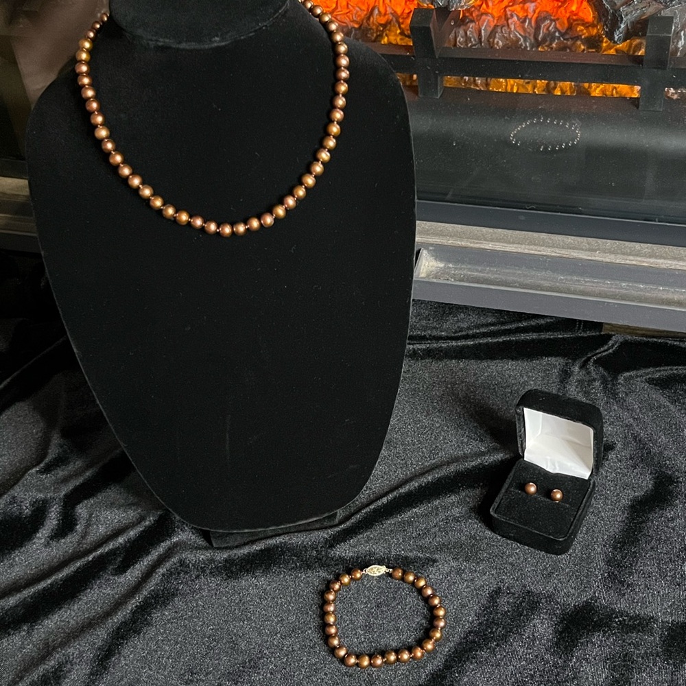 Chocolate pearl set.Necklace-18” Bracelet-8” 14k gold clasp & earrings